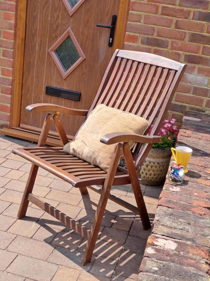 Quiet Comfortable Patcham Studio Free Parking Hallway Shared With Host Apartment Brighton Ngoại thất bức ảnh